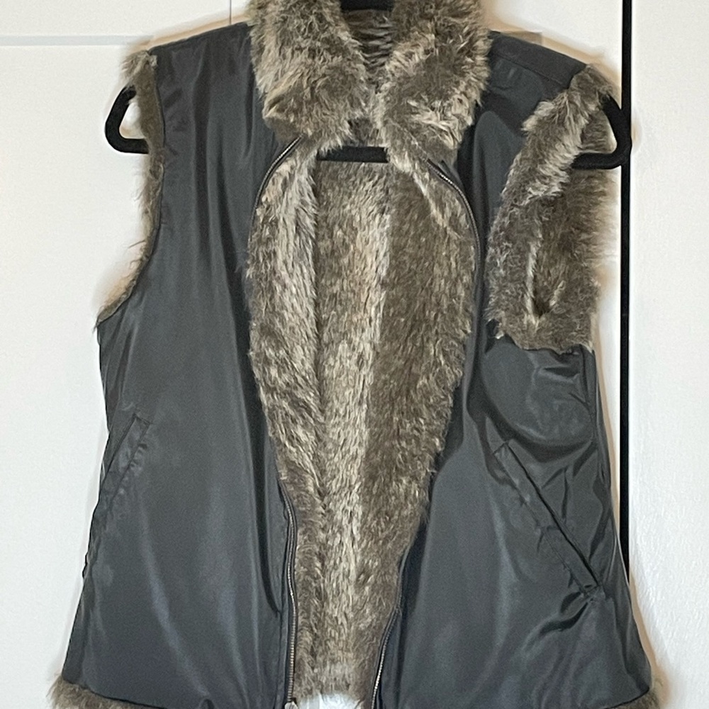 Vintage vest faux fur and nylon reversible vest size 6 black and brown